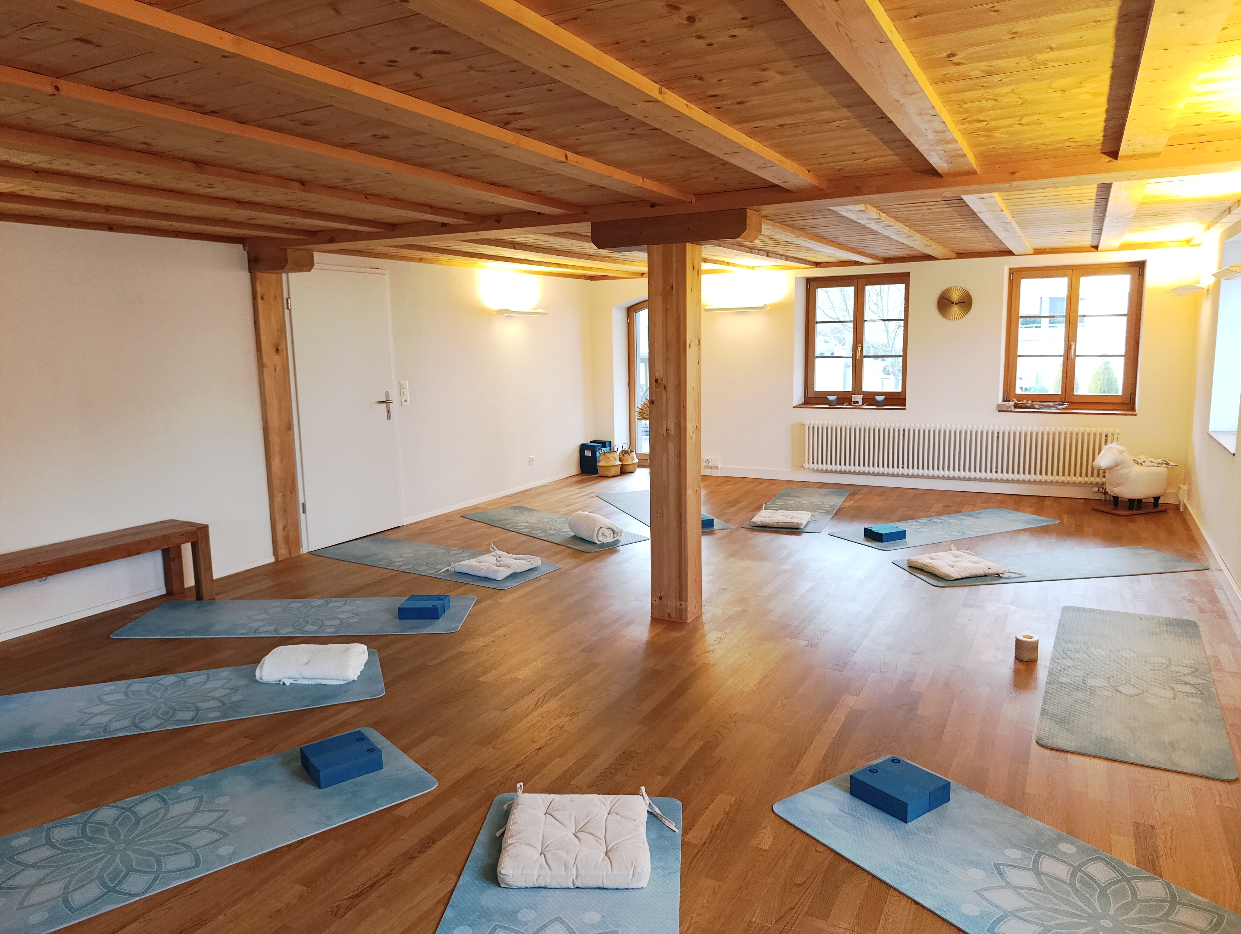 Heller Yogaraum im Therapieraum Moveo, Bernstrasse 11, Schwarzenburg